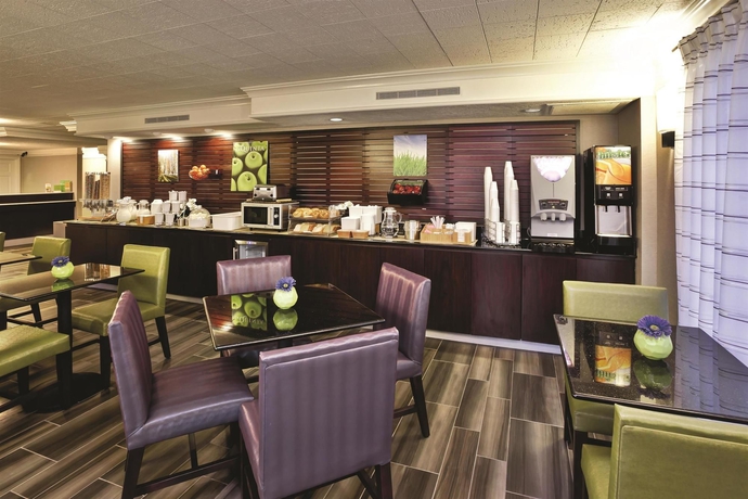 Imagen del bar/restaurante del Hotel La Quinta Inn By Wyndham Nashville South. Foto 4