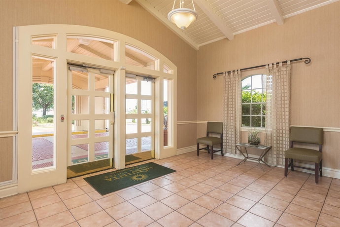 Imagen de los interiores del Hotel La Quinta Inn By Wyndham New Orleans Causeway. Foto 13