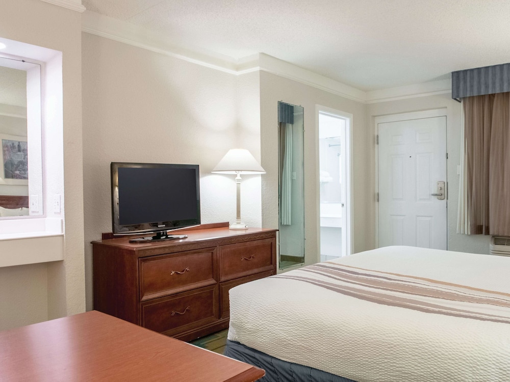 Imagen de la habitación del Hotel La Quinta Inn By Wyndham New Orleans Veterans / Metairie. Foto 10