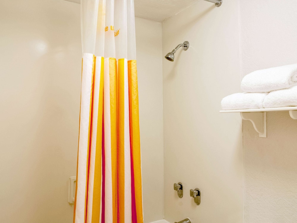 Imagen de la habitación del Hotel La Quinta Inn By Wyndham New Orleans Veterans / Metairie. Foto 17