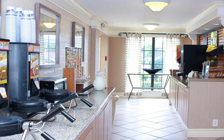 Imagen del bar/restaurante del Hotel La Quinta Inn By Wyndham New Orleans West Bank / Gretna. Foto 3