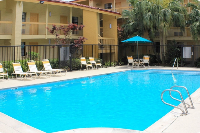 Imagen de la piscina del Hotel La Quinta Inn By Wyndham New Orleans West Bank / Gretna. Foto 8