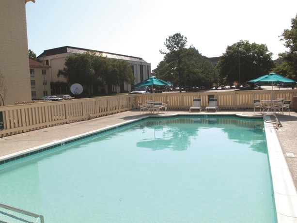 Imagen de los exteriores del Hotel La Quinta Inn By Wyndham Norfolk Virginia Beach. Foto 11
