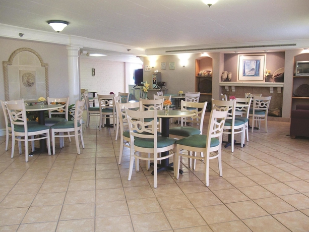 Imagen de los interiores del Hotel La Quinta Inn By Wyndham Norfolk Virginia Beach. Foto 13