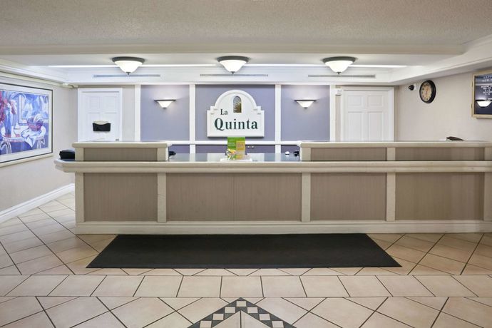 Imagen de los interiores del Hotel La Quinta Inn By Wyndham Omaha West. Foto 10