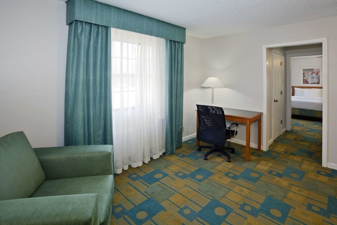 Imagen de la habitación del Hotel La Quinta Inn By Wyndham Omaha West. Foto 9