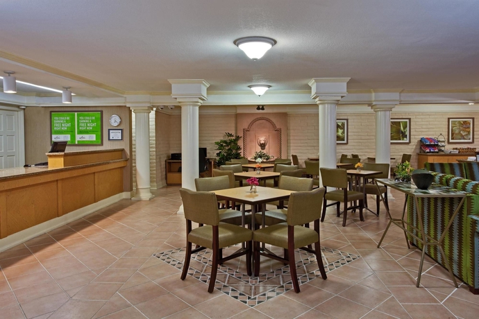 Imagen de los interiores del Hotel La Quinta Inn By Wyndham Orlando Airport West. Foto 11