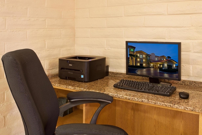 Imagen de los interiores del Hotel La Quinta Inn By Wyndham Orlando Airport West. Foto 12