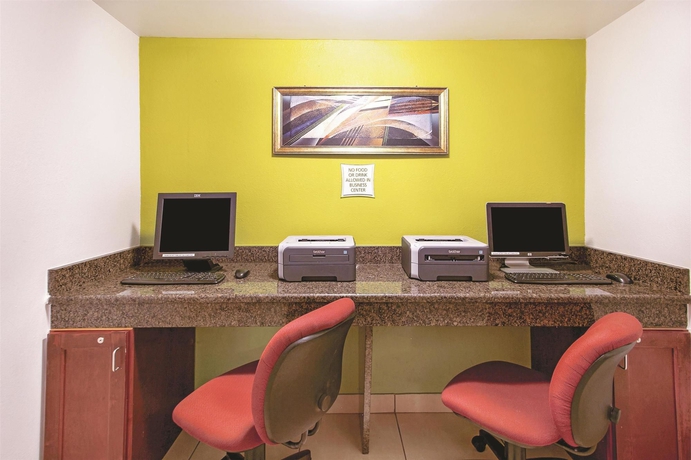 Imagen de los interiores del Hotel La Quinta Inn By Wyndham Orlando International Drive North. Foto 12