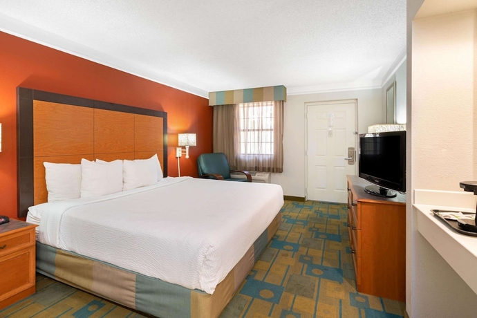Imagen de la habitación del Hotel La Quinta Inn By Wyndham Phoenix Sky Harbor Airport. Foto 6