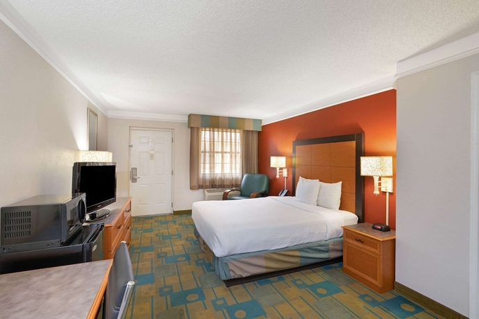 Imagen de la habitación del Hotel La Quinta Inn By Wyndham Phoenix Sky Harbor Airport. Foto 10