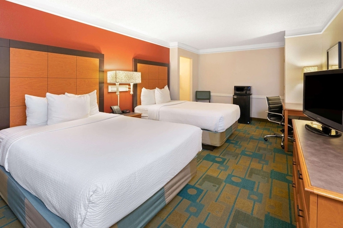 Imagen de la habitación del Hotel La Quinta Inn By Wyndham Phoenix Sky Harbor Airport. Foto 17