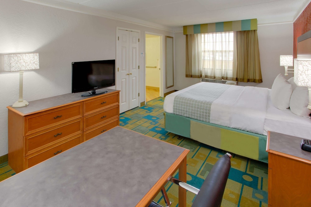 Imagen de la habitación del Hotel La Quinta Inn By Wyndham Pittsburgh Airport. Foto 4