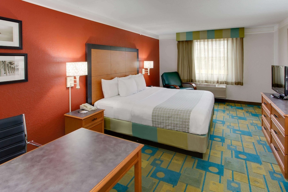 Imagen de la habitación del Hotel La Quinta Inn By Wyndham Pittsburgh Airport. Foto 6