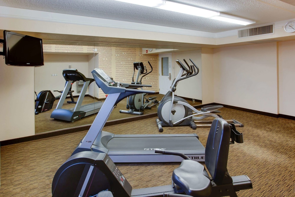 Imagen de los interiores del Hotel La Quinta Inn By Wyndham Pittsburgh Airport. Foto 18