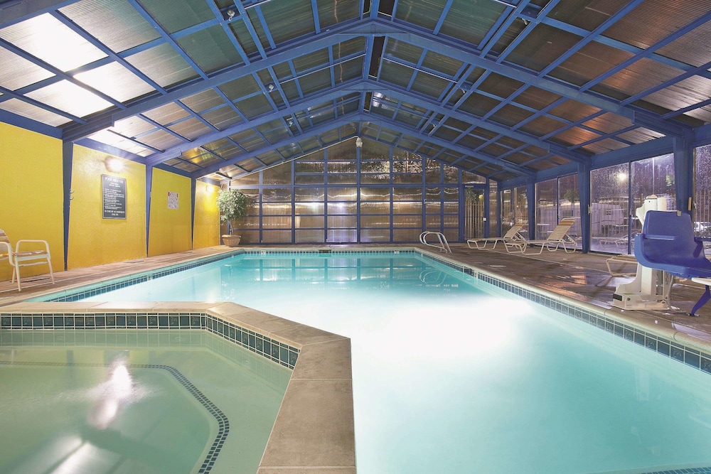 Imagen de la piscina del Hotel La Quinta Inn By Wyndham Salt Lake City Midvale. Foto 20