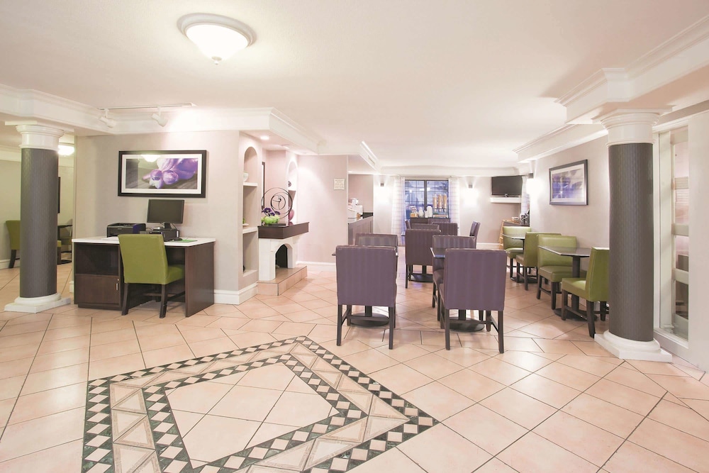 Imagen del bar/restaurante del Hotel La Quinta Inn By Wyndham Salt Lake City Midvale. Foto 2