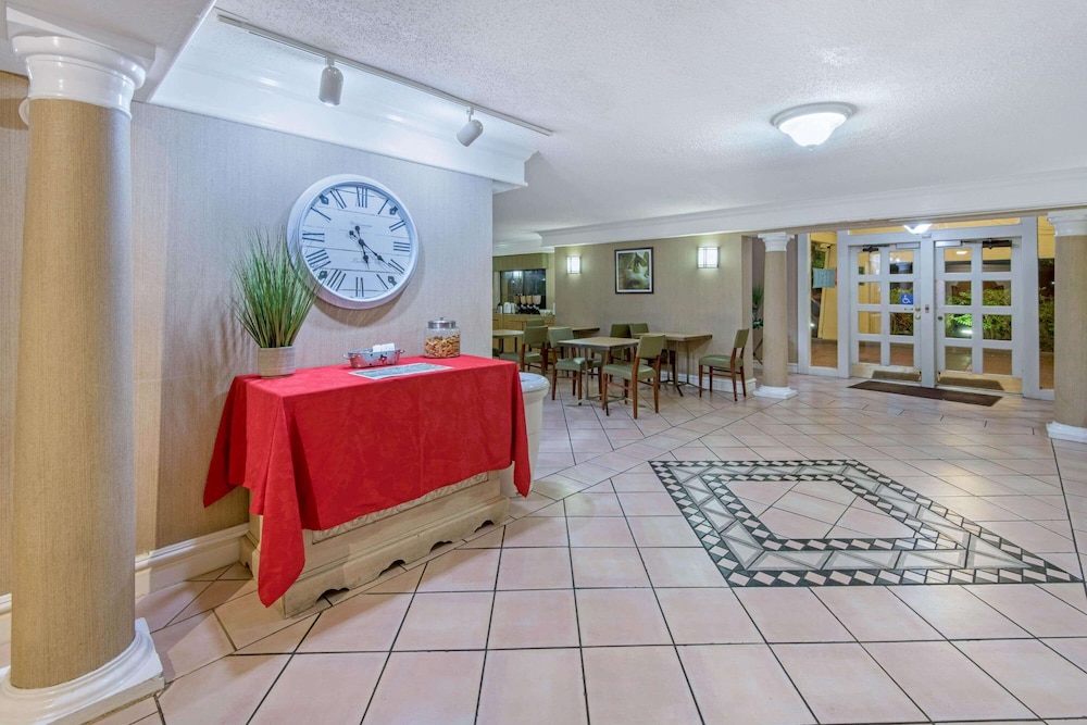 Imagen de los interiores del Hotel La Quinta Inn By Wyndham San Antonio I-35 N At Rittiman Rd. Foto 19