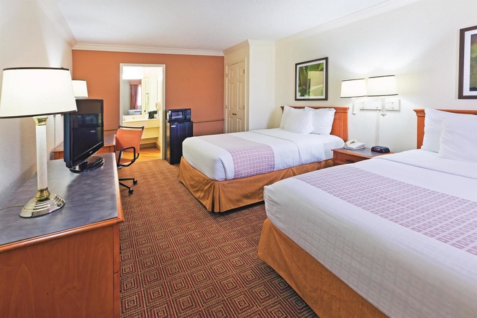 Imagen de la habitación del Hotel La Quinta Inn By Wyndham San Antonio Lackland. Foto 12