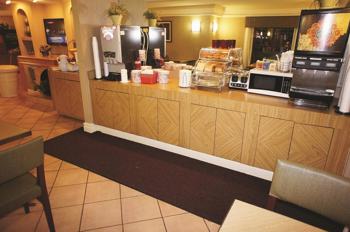 Imagen del bar/restaurante del Hotel La Quinta Inn By Wyndham San Antonio Market Square. Foto 3