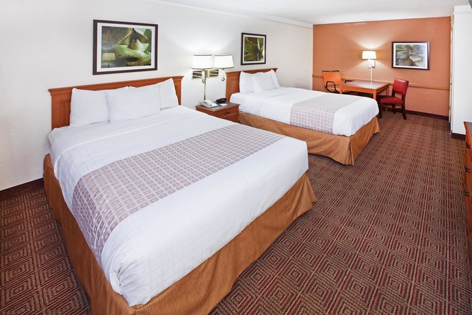 Imagen de la habitación del Hotel La Quinta Inn By Wyndham San Antonio Market Square. Foto 8