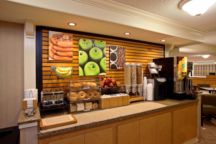 Imagen del bar/restaurante del Hotel La Quinta Inn By Wyndham San Diego Chula Vista. Foto 3