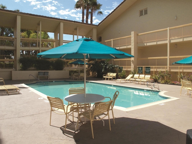Imagen de la piscina del Hotel La Quinta Inn By Wyndham San Diego Vista. Foto 14