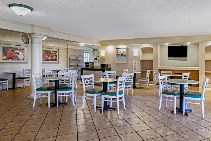 Imagen de los interiores del Hotel La Quinta Inn By Wyndham Stockton. Foto 19