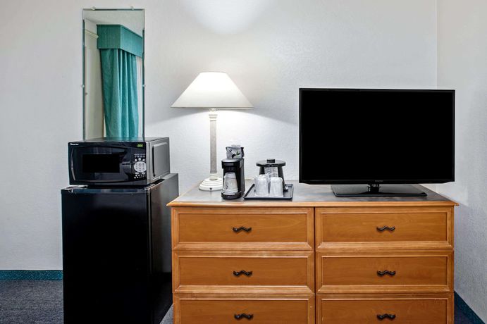 Imagen de la habitación del Hotel La Quinta Inn By Wyndham Stockton. Foto 7