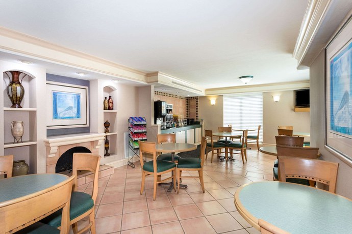 Imagen de los interiores del Hotel La Quinta Inn By Wyndham Tallahassee North. Foto 18