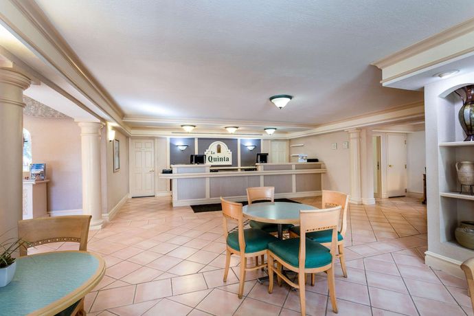 Imagen de los interiores del Hotel La Quinta Inn By Wyndham Tallahassee North. Foto 19