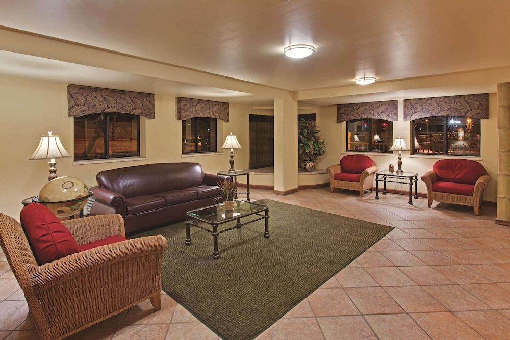 Imagen de los interiores del Hotel La Quinta Inn By Wyndham Tampa Near Busch Gardens, Temple Crest. Foto 18