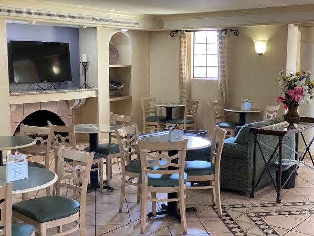 Imagen del bar/restaurante del Hotel La Quinta Inn By Wyndham Tyler. Foto 2