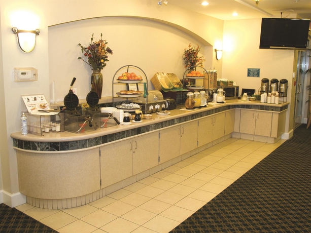 Imagen del bar/restaurante del Hotel La Quinta Inn By Wyndham Vancouver Airport. Foto 4