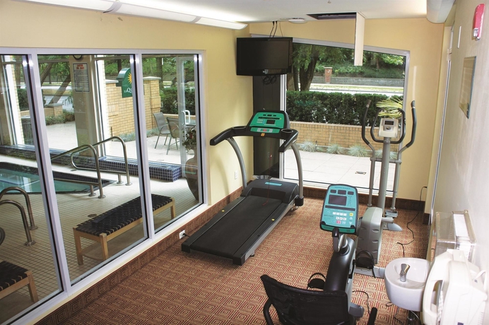 Imagen de los interiores del Hotel La Quinta Inn By Wyndham Vancouver Airport. Foto 11