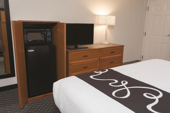 Imagen de la habitación del Hotel La Quinta Inn By Wyndham Ventura. Foto 6