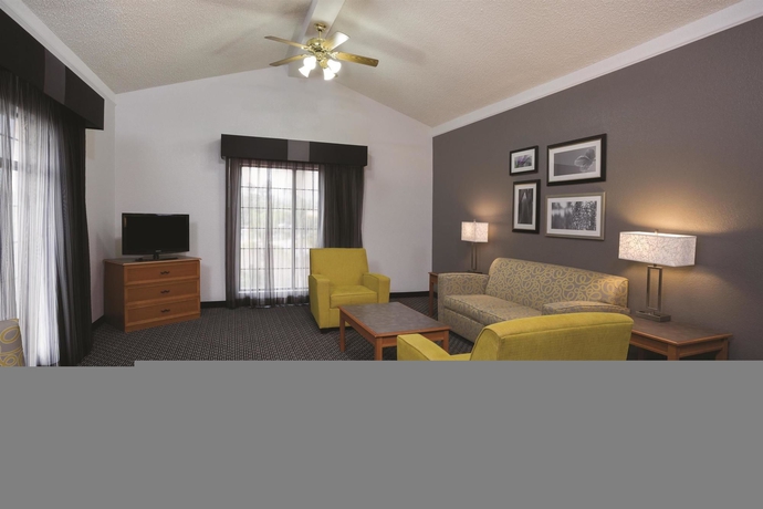 Imagen de la habitación del Hotel La Quinta Inn By Wyndham Ventura. Foto 9