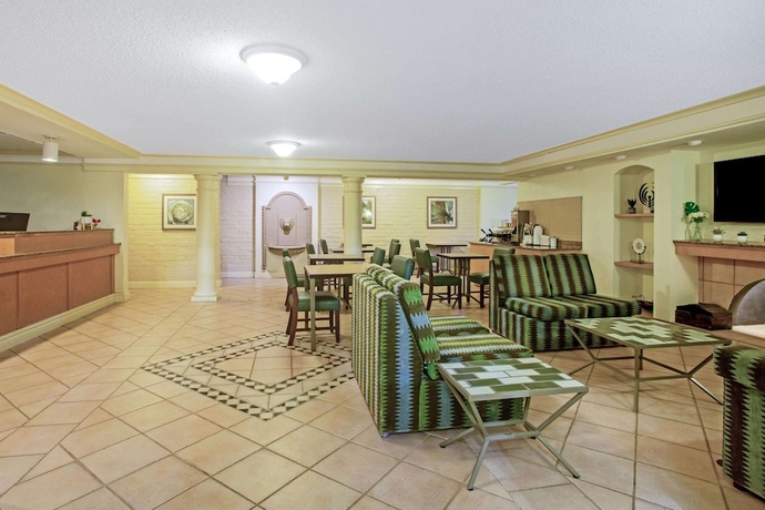Imagen de los interiores del Hotel La Quinta Inn By Wyndham Victoria. Foto 17
