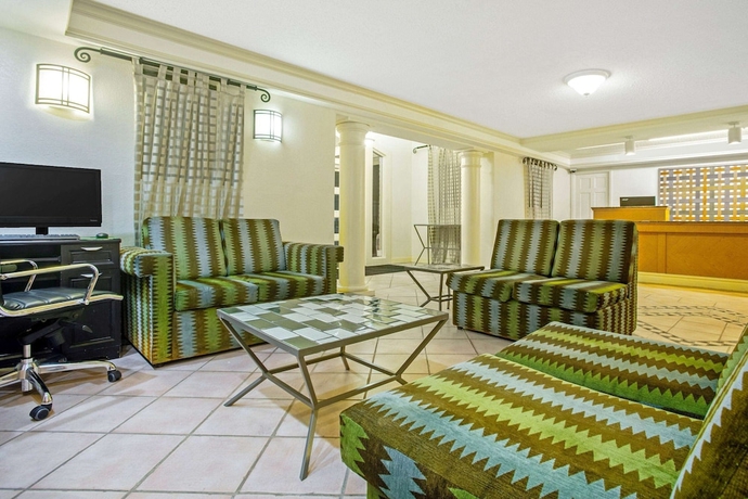 Imagen de los interiores del Hotel La Quinta Inn By Wyndham Victoria. Foto 18
