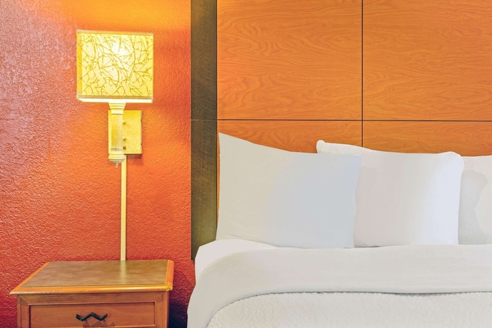 Imagen de la habitación del Hotel La Quinta Inn By Wyndham Victoria. Foto 9