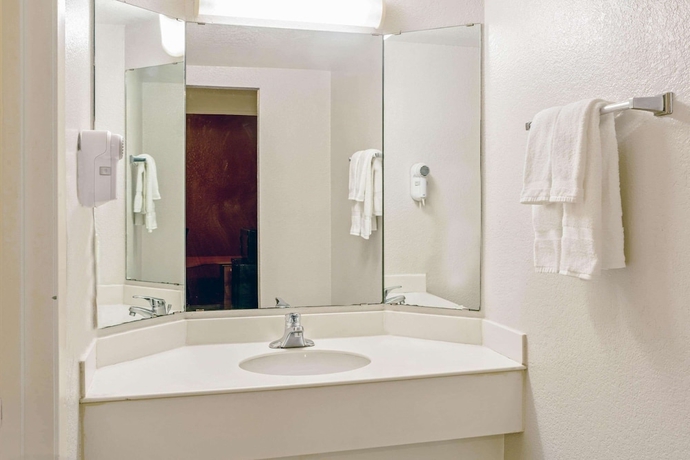 Imagen de la habitación del Hotel La Quinta Inn By Wyndham Victoria. Foto 16