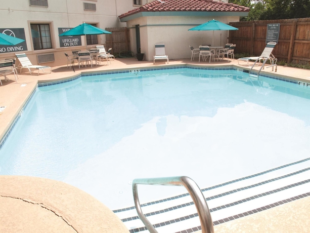 Imagen de la piscina del Hotel La Quinta Inn Lexington/Horse Park. Foto 9