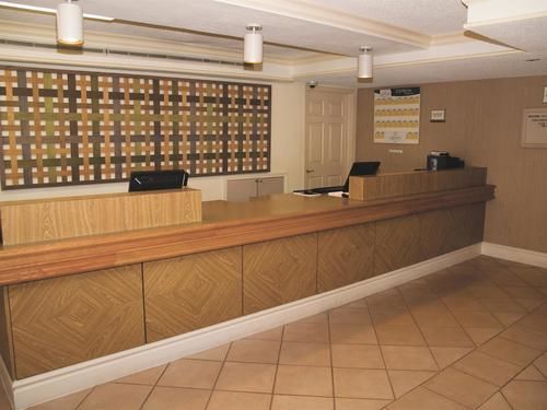Imagen de los interiores del Hotel La Quinta Inn Mobile. Foto 5