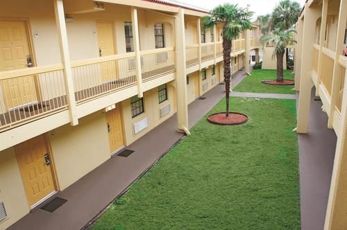 Imagen de los exteriores del Hotel La Quinta Inn Mobile. Foto 4
