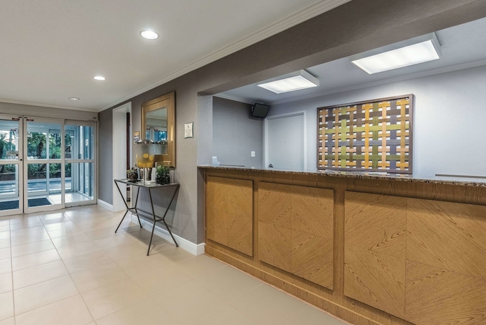 Imagen de los interiores del Hotel La Quinta Inn Naples Airport. Foto 17