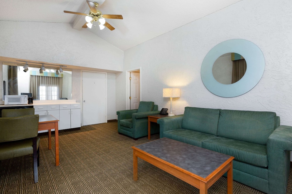 Imagen de la habitación del Hotel La Quinta Inn Tampa Airport Stadium Westshore. Foto 7