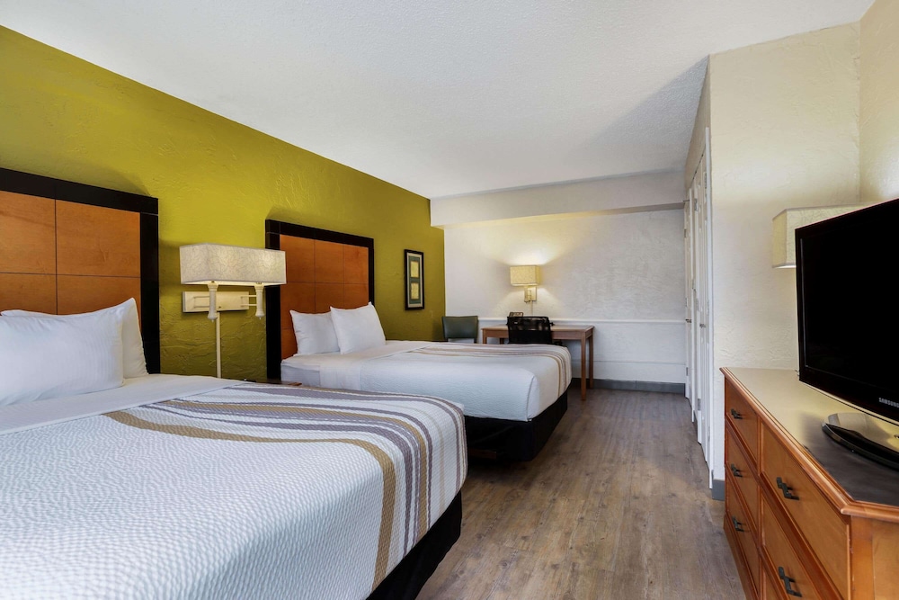 Imagen de la habitación del Hotel La Quinta Inn Tampa Airport Stadium Westshore. Foto 14