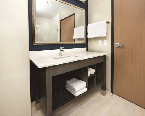 Imagen de la habitación del Hotel La Quinta Inn & Suites Branson - Hollister. Foto 2