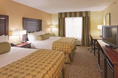 Imagen de la habitación del Hotel La Quinta Inn & Suites. Foto 2