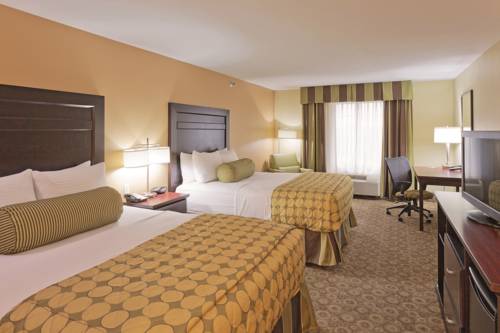 Imagen de la habitación del Hotel La Quinta Inn & Suites. Foto 5